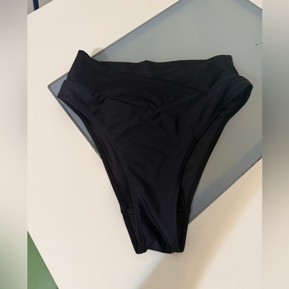 NWOT HALARA high waisted bikini bottoms